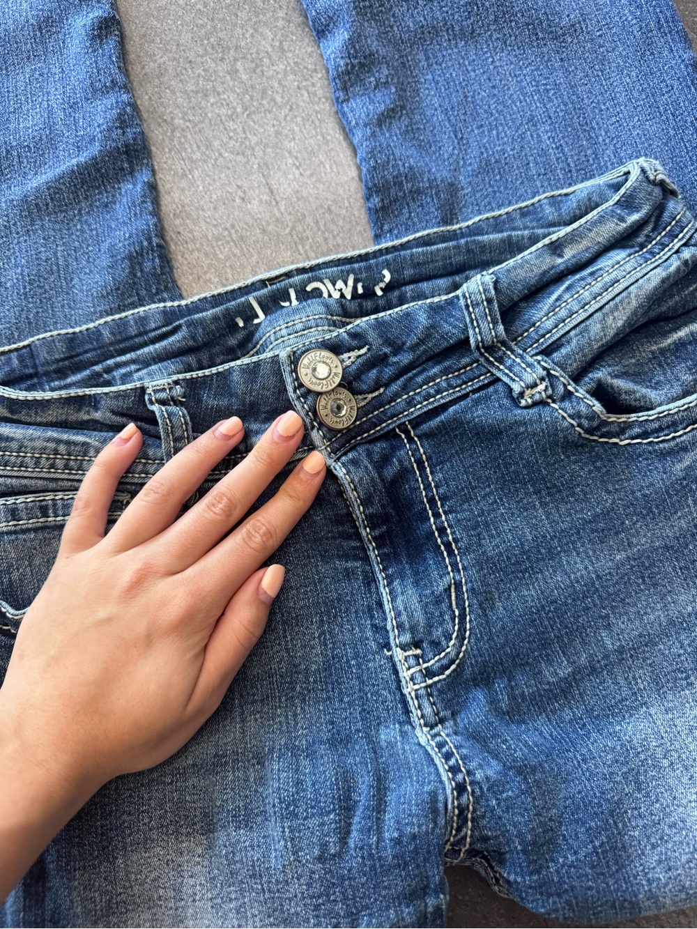 Wallflower Embroidered Back-Pocket Bootcut Jeans - Picture 2 of 4